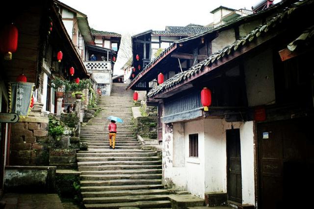 探索奇妙世界,来黑色包臀裙搭配黑色西装外套,职场风干练又漂亮,你觉得吸引人吗?蜗牛问答平台!